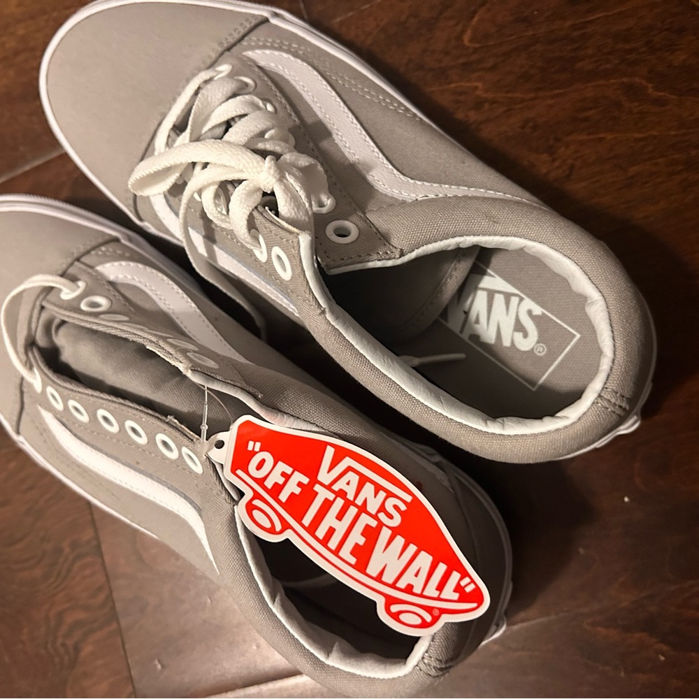 Drizzle (gray)True White Old Skool Vans.